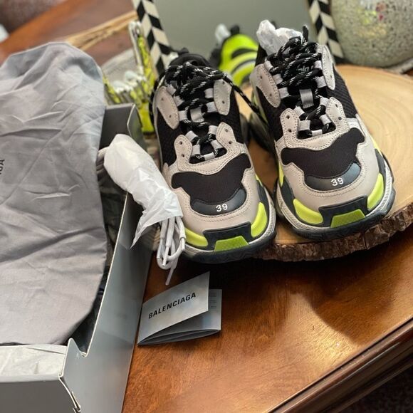 🔥🔥🔥🔥💯Authentic Balenciaga Triple S SZ 39 (9) - Picture 1 of 9